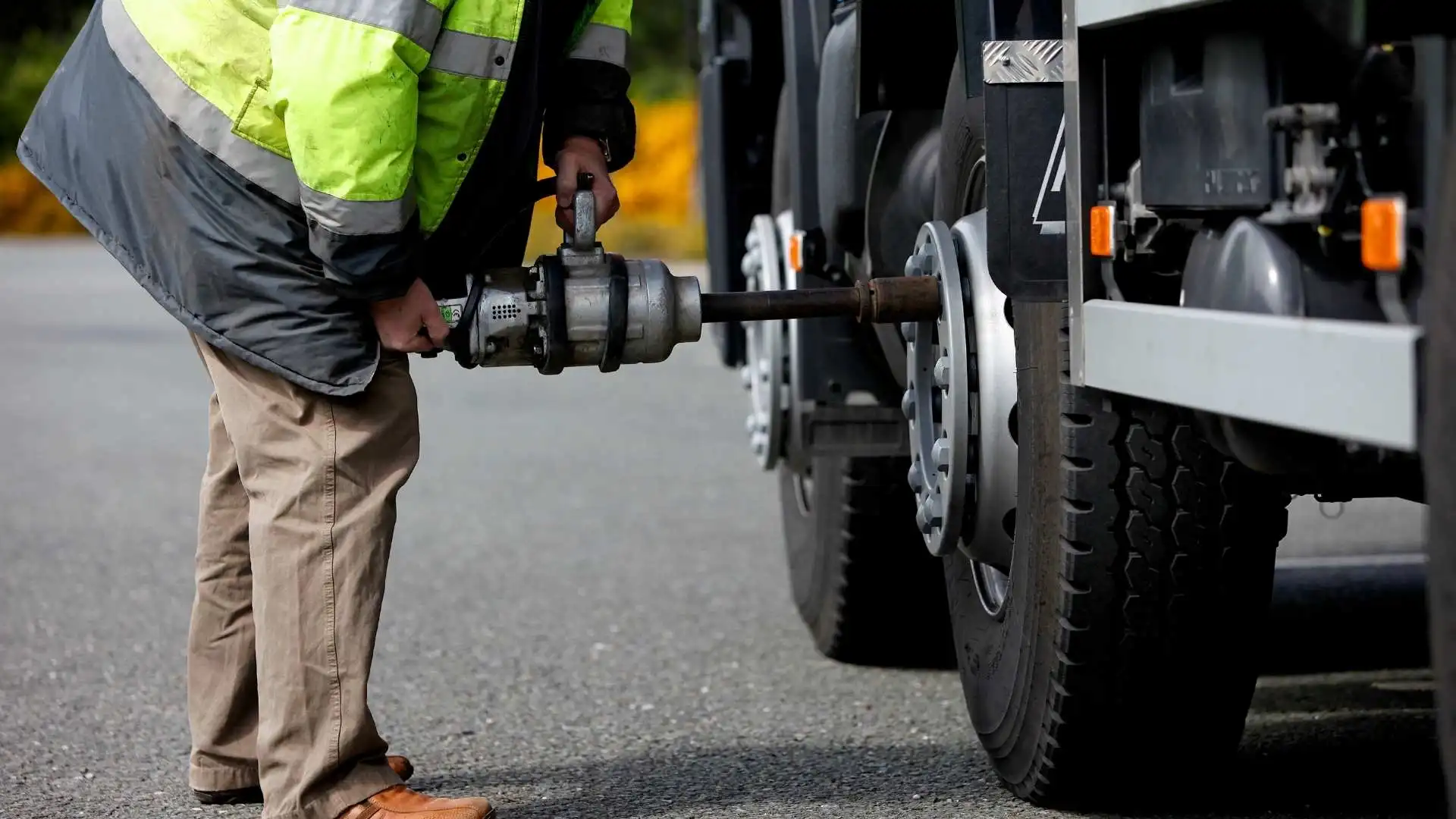 HeavyDuty Tire Change in ElPaso